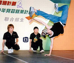 學員在「青見計劃」及展翅計劃聯合活動中表演。